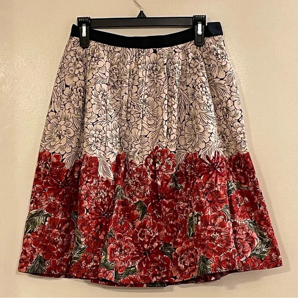 EDME & ESYLLTE by ANTHROPOLOGIE Mid Creation Floral Skirt‎ in Red Rouge Motif - Picture 3 of 7